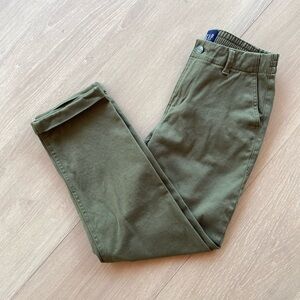 GAP Women’s Classic Ankle Twill/Chino Pant – Olive Green Size 2